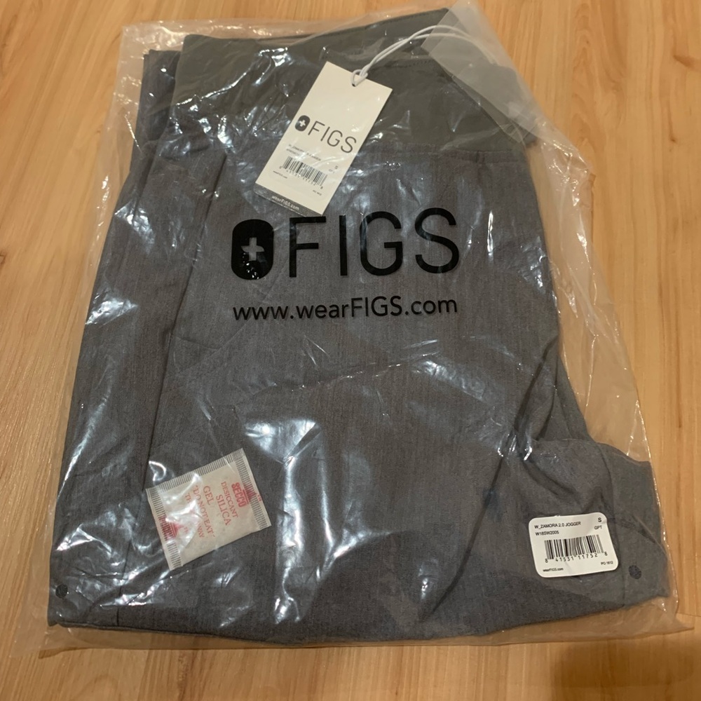 NWT FIGS Zamora Jogger Scrub Pants Size Small in Graphite